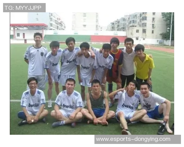 足球明星人品解析:从场上到场下他们的品格与行为展示 足球明星人品解析:从场上到场下他们的品格与行为展示